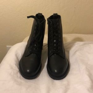 Officer black leather Steve Madden boots